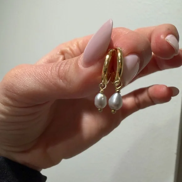 gorjana Perla Cultured Pearl Huggie Hoop Earrings with Grey Pearl - bought 2021 - Picture 8 of 8